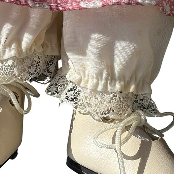 DYNASTY DOLL 17” musical porcelain collectible - Picture 4 of 12